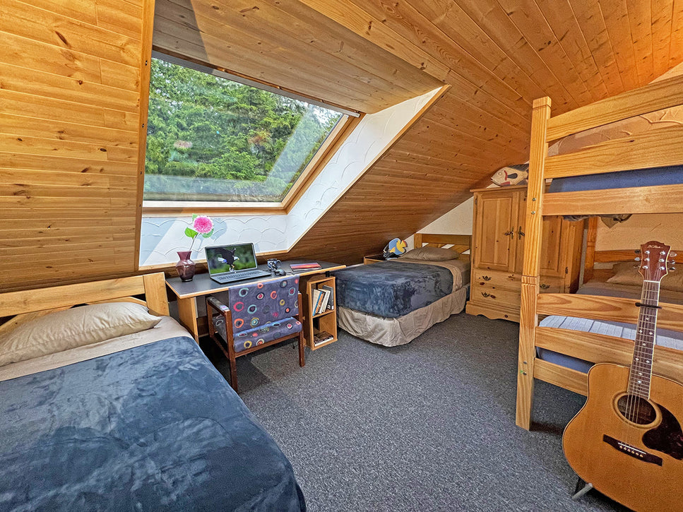 bunk beds and three single beds in the eagles room at malei island resort