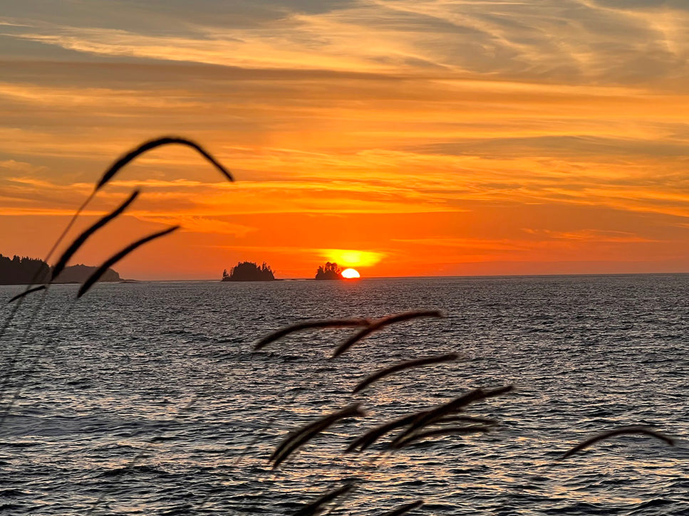 beautiful sun setting into the sea on malei island
