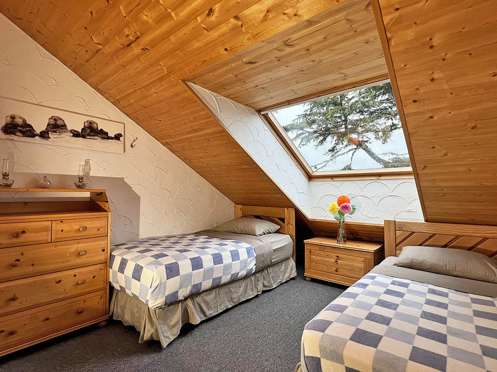 two single beds in the sea otter room at malei island resort